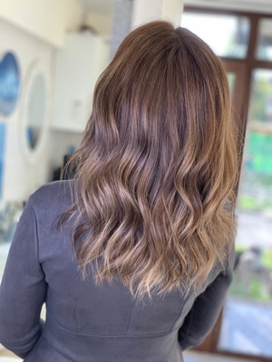 В салоне красоты «Венера» Вам сделают шикарное окрашивание, красивые ногти, брови и прическу со скидкой до 57%!