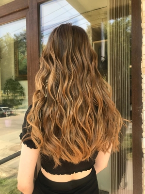 В салоне красоты «Венера» Вам сделают шикарное окрашивание, красивые ногти, брови и прическу со скидкой до 57%!