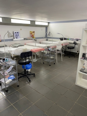 Идеальные реснички, брови, ногти со скидкой до 63% в студии красоты «Royal»!