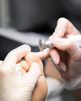 Маникюр, педикюр и обучение в студии «Royal Nails» со скидкой до 50% Маникюр, педикюр и обучение в студии «Royal Nails» со скидкой до 50%