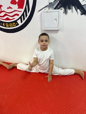 Занятия в академии каратэ «BLACK BELT» со скидкой 75%!