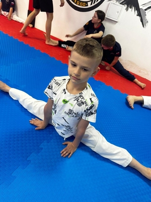 Занятия в академии каратэ «BLACK BELT» со скидкой 75%!