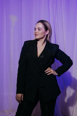 Анна Коста, ведущая