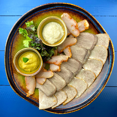 Гастрономические шедевры от крутого шеф-повара и акция 1+1 на коктейли в «James`on bar»!