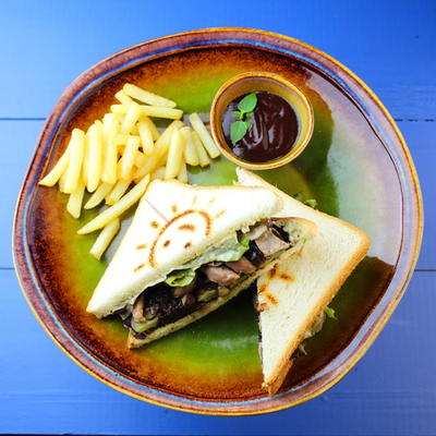 Гастрономические шедевры от крутого шеф-повара и акция 1+1 на коктейли в «James`on bar»!