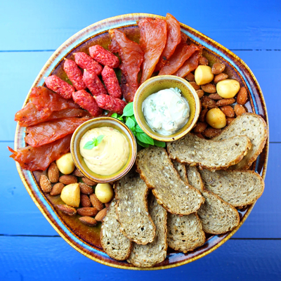 Гастрономические шедевры от крутого шеф-повара и акция 1+1 на коктейли в «James`on bar»!