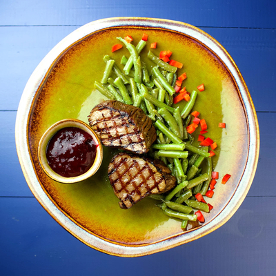 Гастрономические шедевры от крутого шеф-повара и акция 1+1 на коктейли в «James`on bar»!