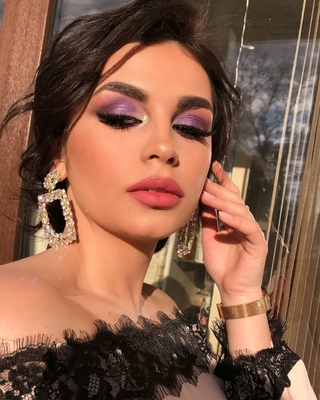 В салоне красоты «Венера» Вам сделают шикарное окрашивание, красивые ногти, брови и прическу со скидкой до 57%!