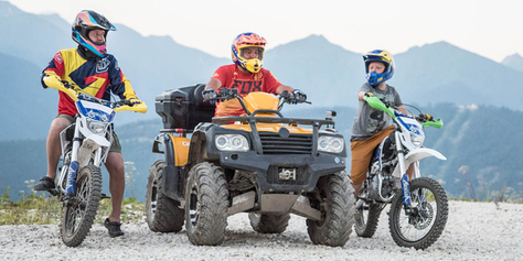 Синий трактор для детей! А также весёлые прогулки на питбайках, квадроциклах и скутерах от «Квадро Мото» со скидками 50%!